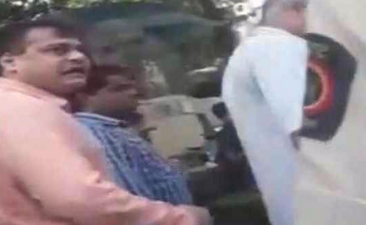 On Video, BJP Lawmaker Ameet Satam Assaults Hawkers, Abuses Policemen